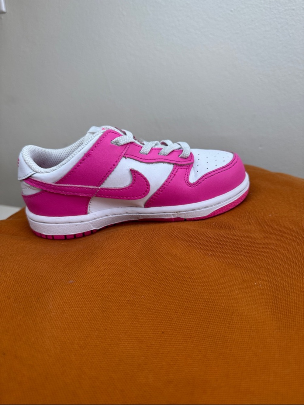 Nike Dunk Low Pink and White Sneakers Baby/Toddler Sz 9.5 9107-102 - Picture 4 of 8